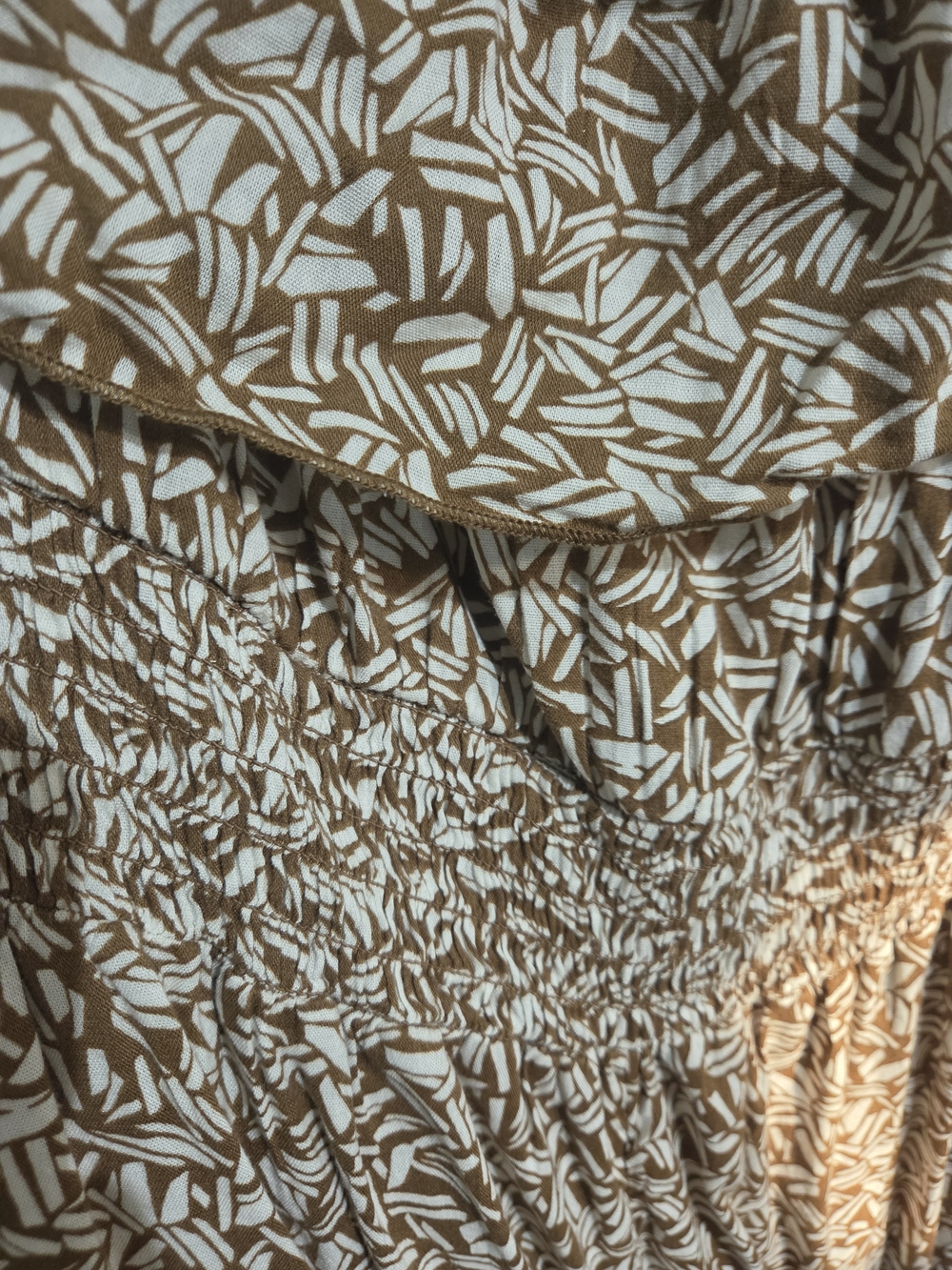 Old Navy Brown Leaf-Print Maxi Dress - Picture 4 of 9